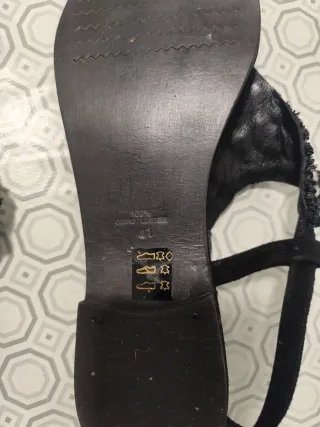 Sandalias negras cuero adornadas Talla 41