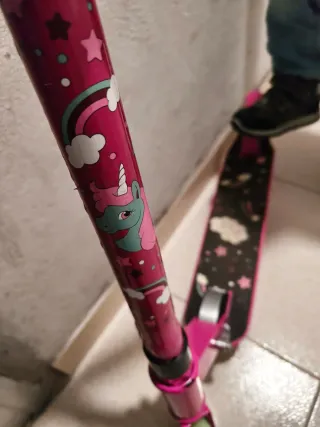 Patinete infantil con ruedas luminosas