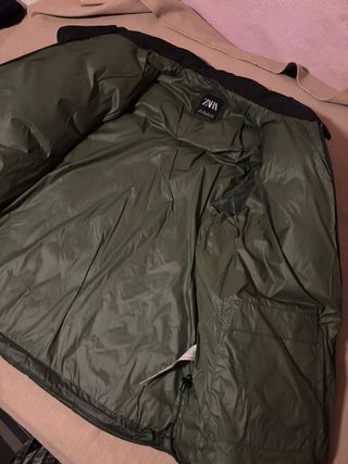 Chaqueta Zara acolchada verde y negra