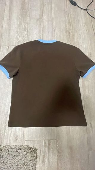 Camiseta Zara marrón cuello azul Talla S