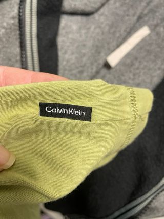 Camiseta Calvin Klein verde oliva talla XS