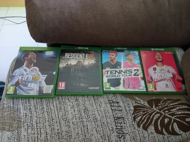 Pack 4 Juegos Xbox One: FIFA 18, Resident Evil 7,