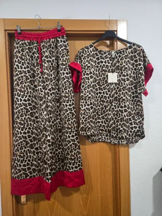 Conjunto estampado leopardo y rojo