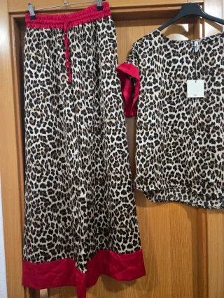 Conjunto estampado leopardo y rojo