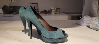 Zapatos de tacón azul verdoso