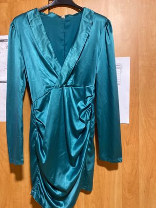 Vestido verde esmeralda satinado