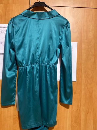 Vestido verde esmeralda satinado