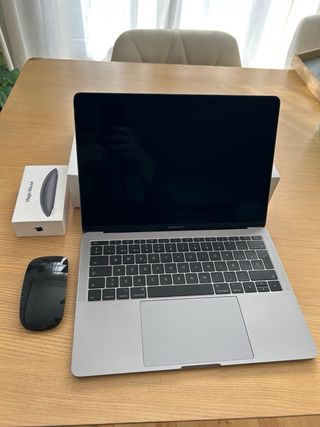 MacBook Pro 13” (2017) + Magic Mouse 2 Nuevo