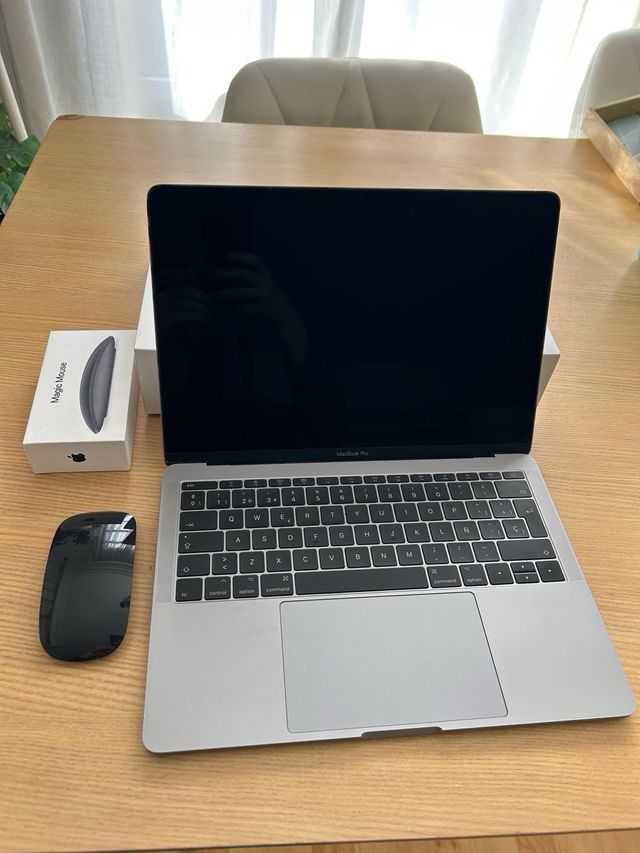 MacBook Pro 13” (2017) + Magic Mouse 2 Nuevo