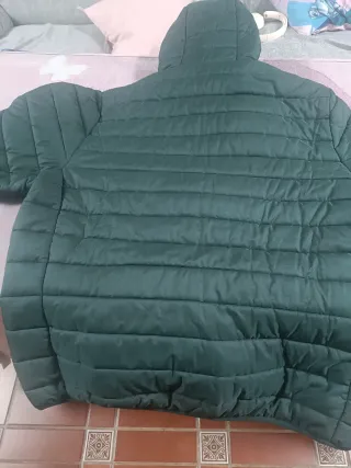 Chaquetón verde acolchado, con capucha ..