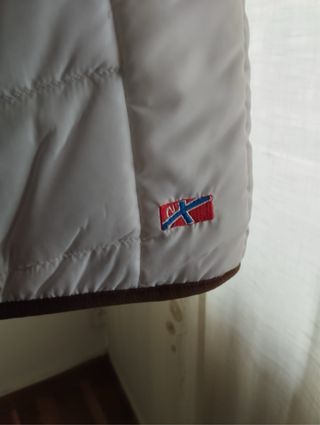 Chaleco acolchado Nebulus con capucha