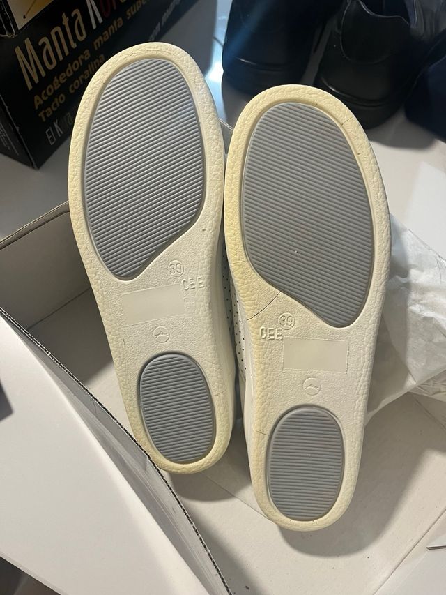 Zuecos Pamol Blancos Talla 39