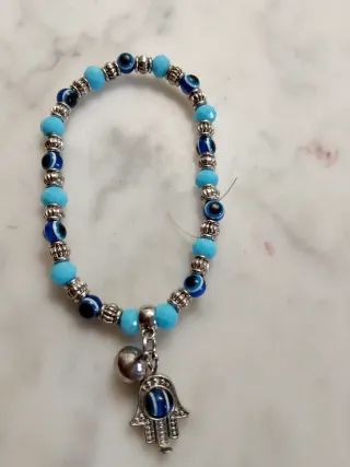 Pulsera azul y plateada con dijes de búho