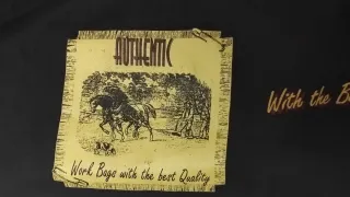 Bolso de viaje negro y burdeos