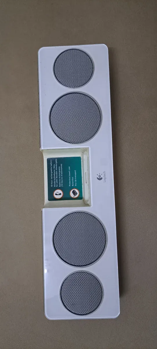 Altavoz Beige y Gris con Base para iPod