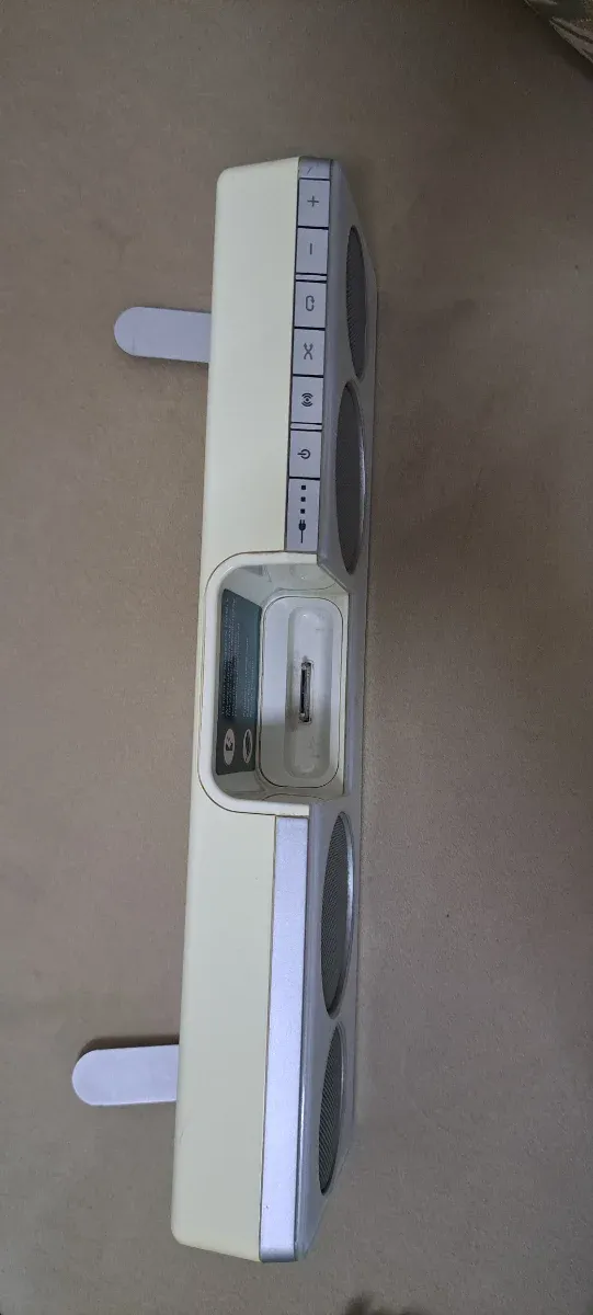 Altavoz Beige y Gris con Base para iPod