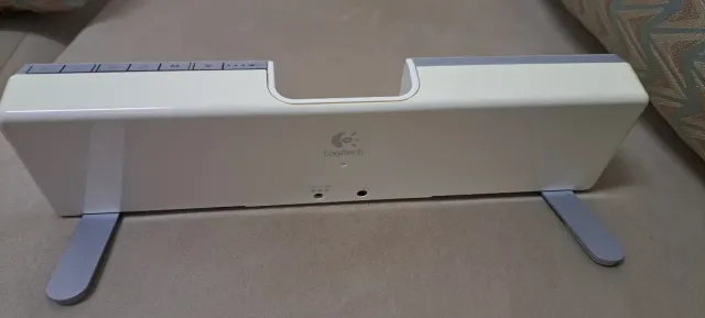 Altavoz Beige y Gris con Base para iPod