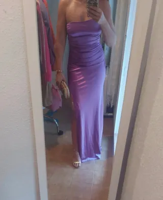 Vestido largo satén púrpura con abertura