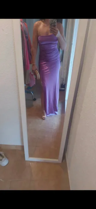 Vestido largo satén púrpura con abertura