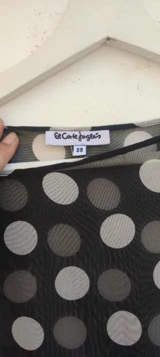 Vestido negro semitransparente lunares