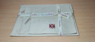Loewe - caja con 3 neceseres.