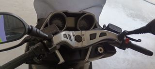 Kawasaki J300 Scooter Negro y Verde