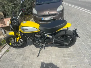 Moto Ducati Scrambler de finales de 2020 - 6500 km