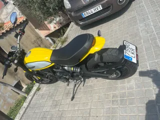 Moto Ducati Scrambler de finales de 2020 - 6500 km