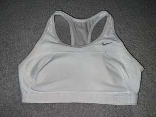 Top deportivo Nike Dri-Fit Talla M