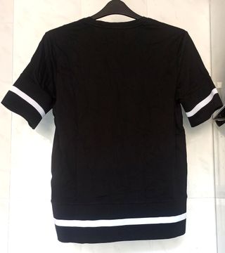 Camiseta negra con rayas blancas Zara Man