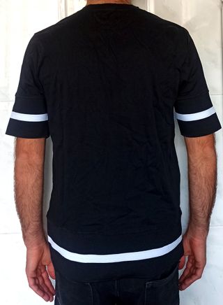 Camiseta negra con rayas blancas Zara Man