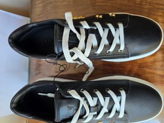 Zapatillas Karl Lagerfeld Negras y Doradas