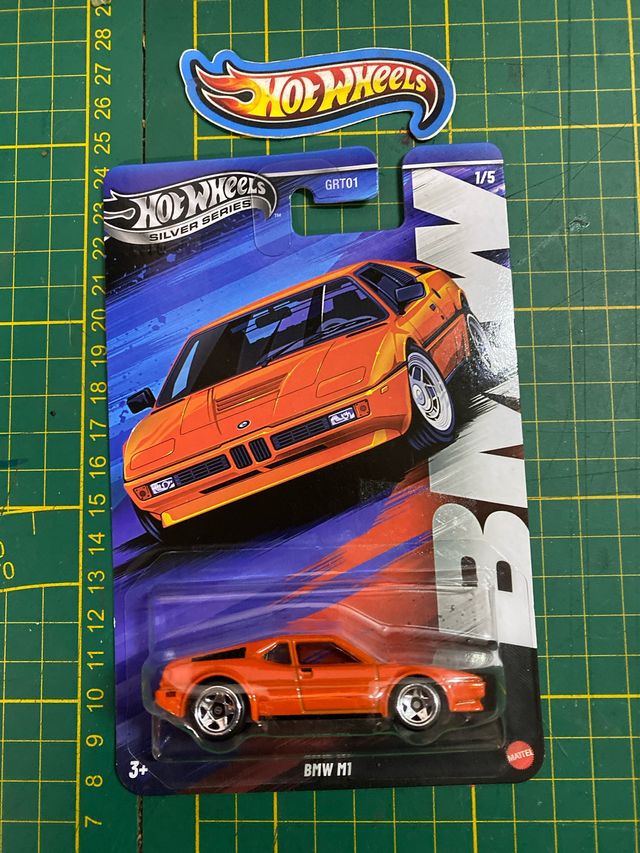 Hot Wheels BMW M1 Silver Series GRT01 1/5