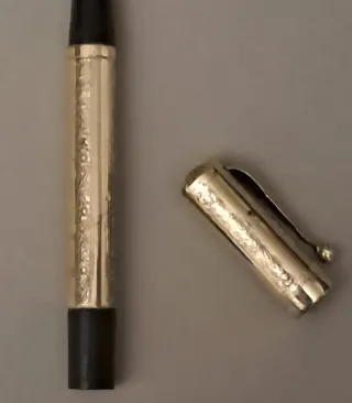 Penna stilografica Vulcan laminata oro 18 K.
