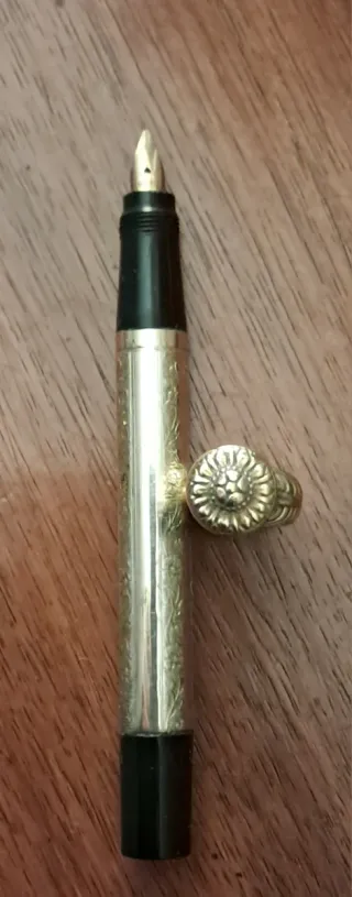 Penna stilografica Vulcan laminata oro 18 K.