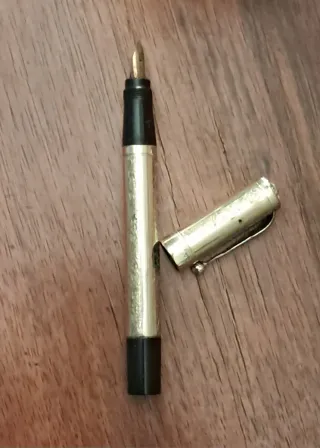 Penna stilografica Vulcan laminata oro 18 K.