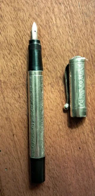 Penna stilografica Vulcan laminata oro 18 K.