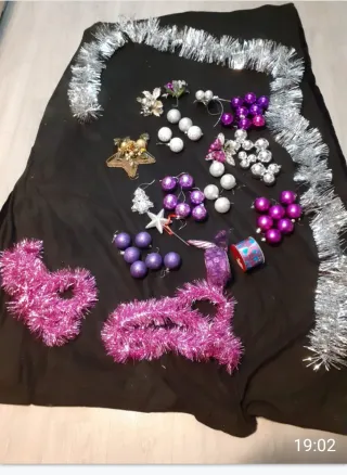 Bolas y adornos árbol, guirnaldas y cintas