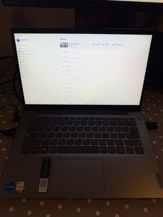 Portátil Lenovo Gris/Plateado i5 8gb RAM como nuev
