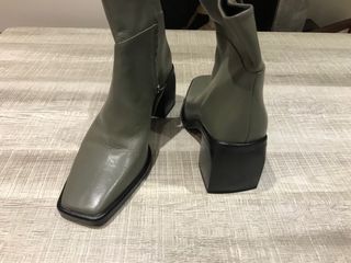 Botines Verdes Cuadrados Tacón