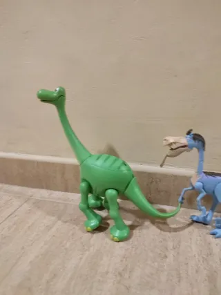 Figuras de dinosaurios Arlo y Spot