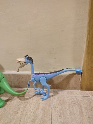 Figuras de dinosaurios Arlo y Spot