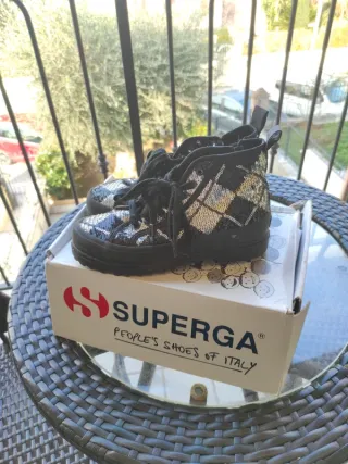 Scarpe Superga per bambina. Numero 34. Ottime