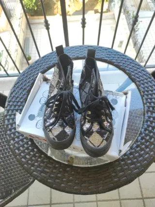 Scarpe Superga per bambina. Numero 34. Ottime