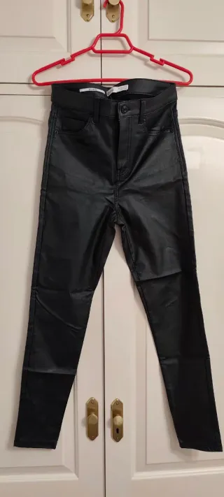 Pantalón efecto piel mujer