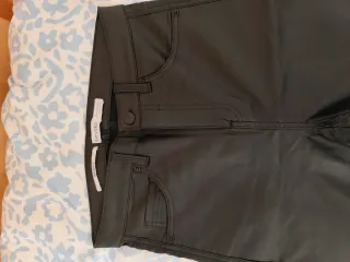 Pantalón efecto piel mujer