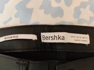 Pantalón efecto piel mujer