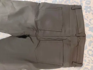 Pantalón efecto piel mujer