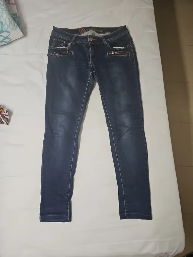 Vaqueros Azules con Cremalleras