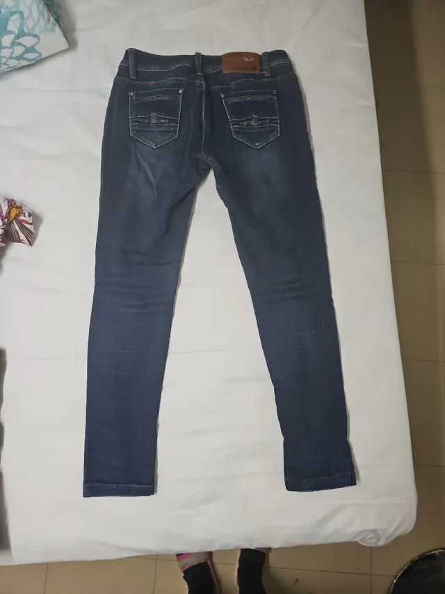 Vaqueros Azules con Cremalleras